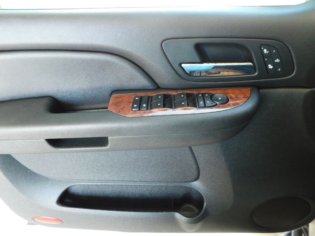 2008 Chevrolet Avalanche Image 24