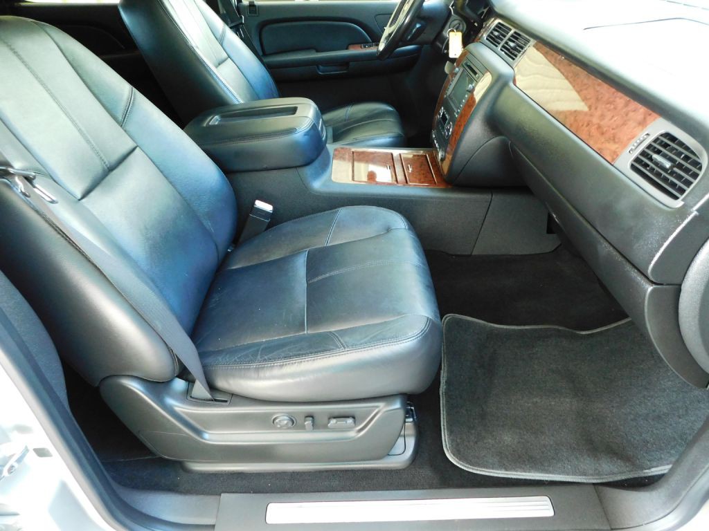 2008 Chevrolet Avalanche Image 32