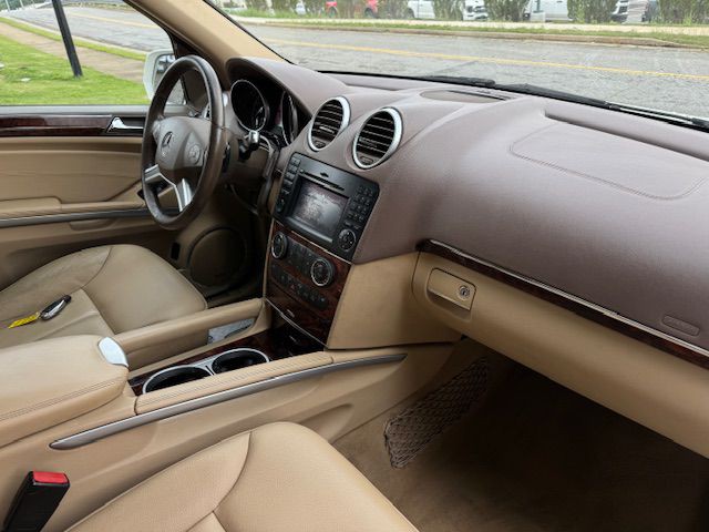 2010 Mercedes-Benz GL-Class Image 7