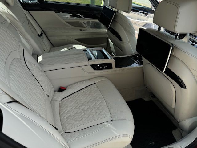 2022 BMW 7 Series Image 12