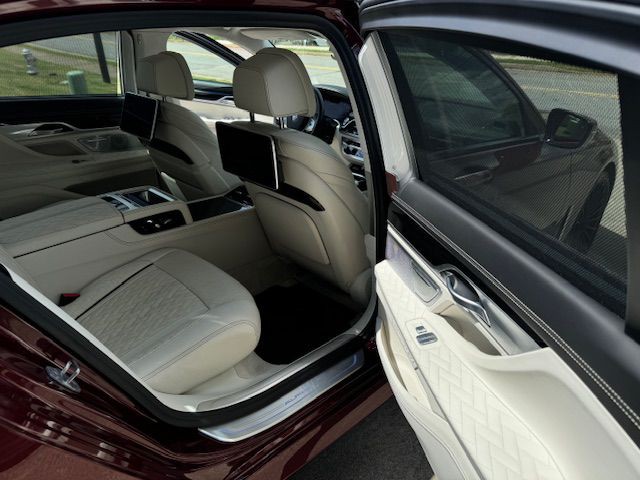 2022 BMW 7 Series Image 13