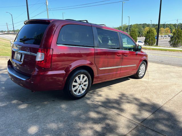2015 Chrysler Town & Country Image 5