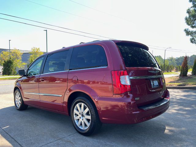 2015 Chrysler Town & Country Image 7