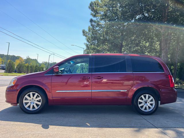 2015 Chrysler Town & Country Image 8