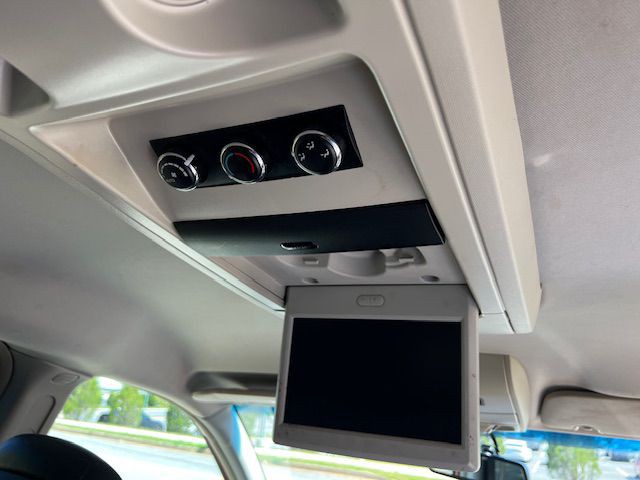 2015 Chrysler Town & Country Image 14