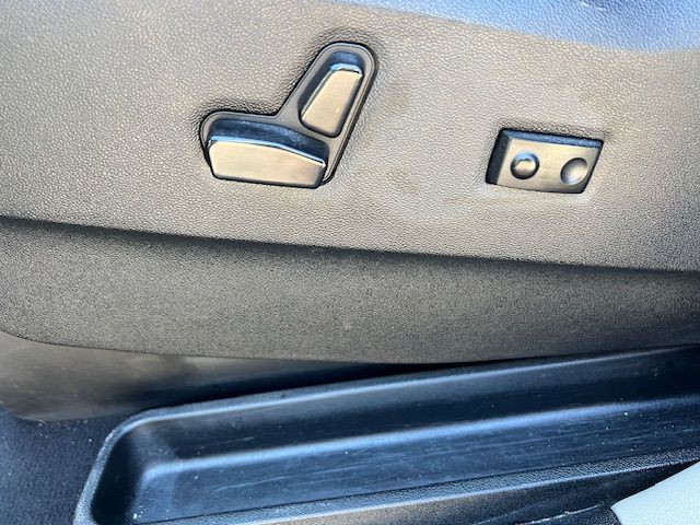 2015 Chrysler Town & Country Image 22