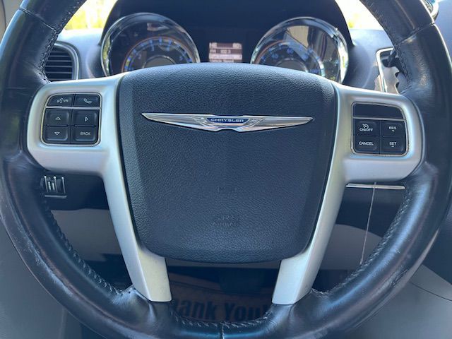 2015 Chrysler Town & Country Image 28