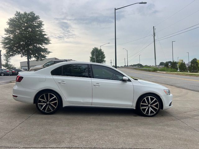 2013 Volkswagen Jetta Image 2