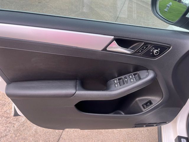 2013 Volkswagen Jetta Image 10