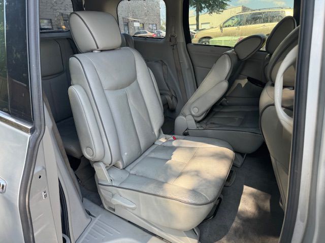 2013 Nissan Quest Image 8