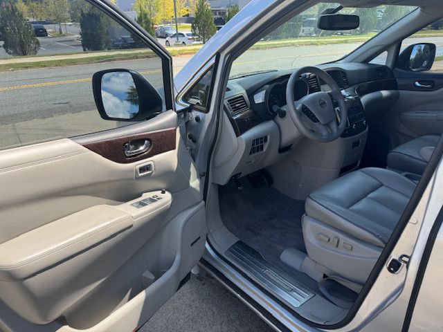 2013 Nissan Quest Image 14