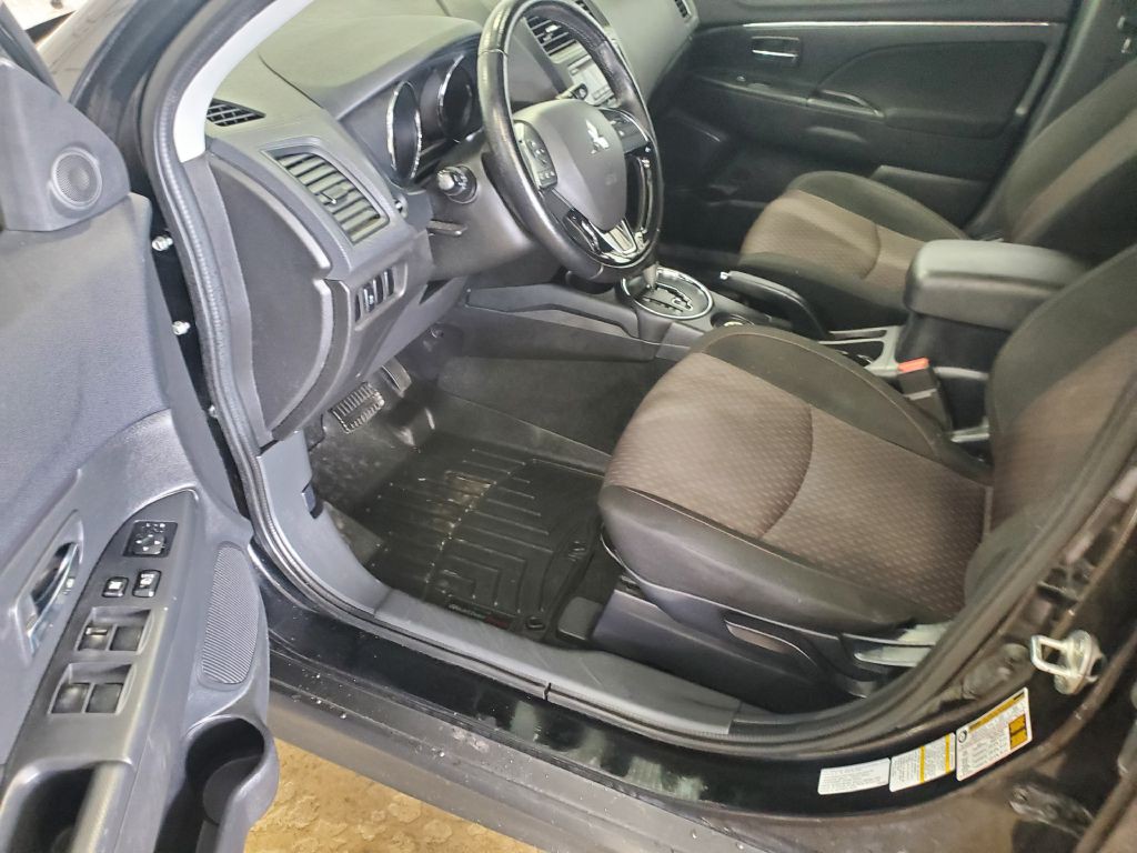 2017 Mitsubishi Outlander Image 8