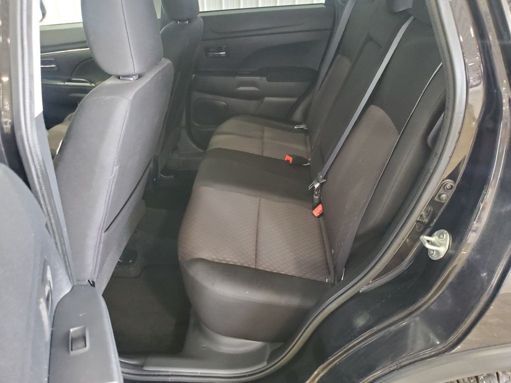 2017 Mitsubishi Outlander Image 15