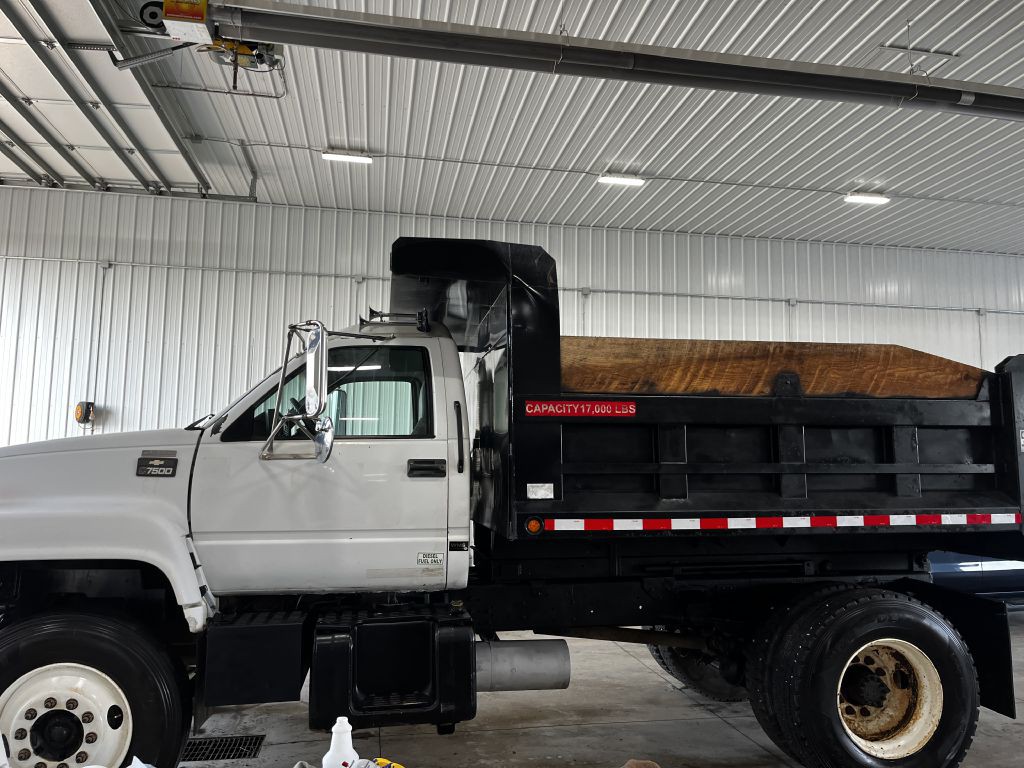 1998 Chevrolet C-Series Image 2