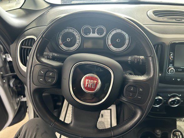 2015 FIAT 500L Image 12