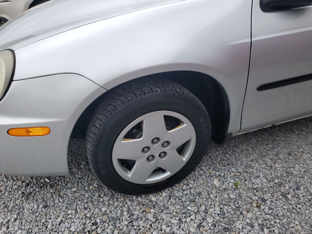 2003 Dodge Neon Image 2