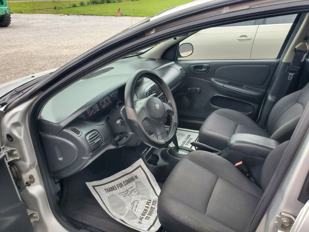 2003 Dodge Neon Image 4