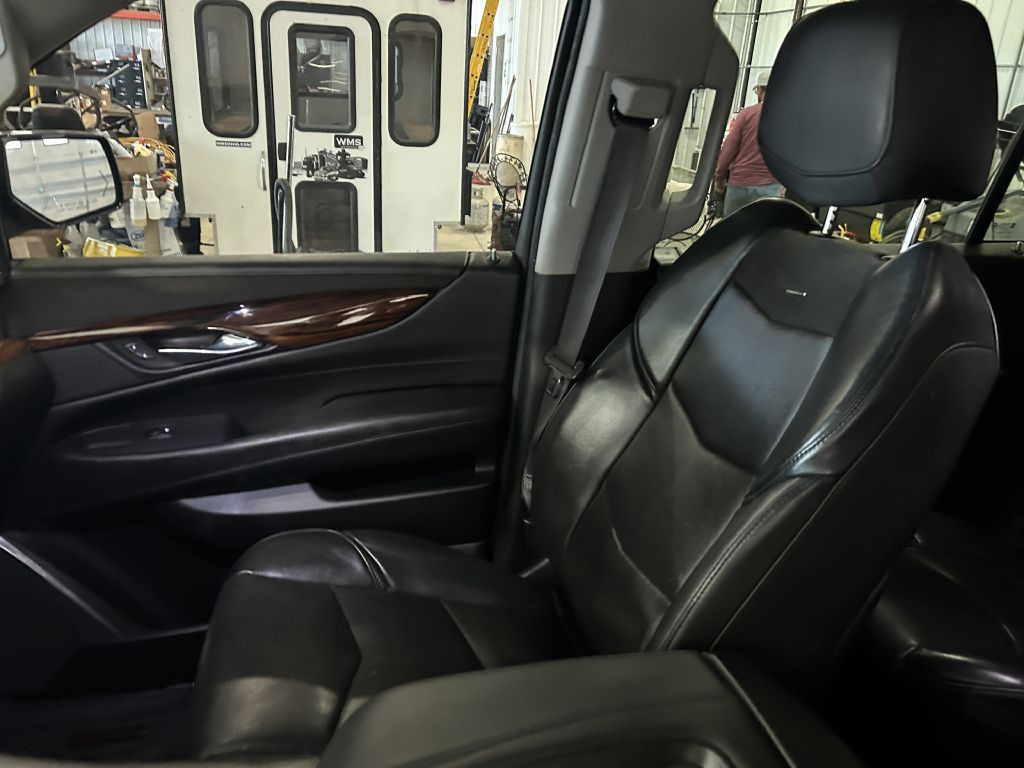 2015 Cadillac Escalade Image 13