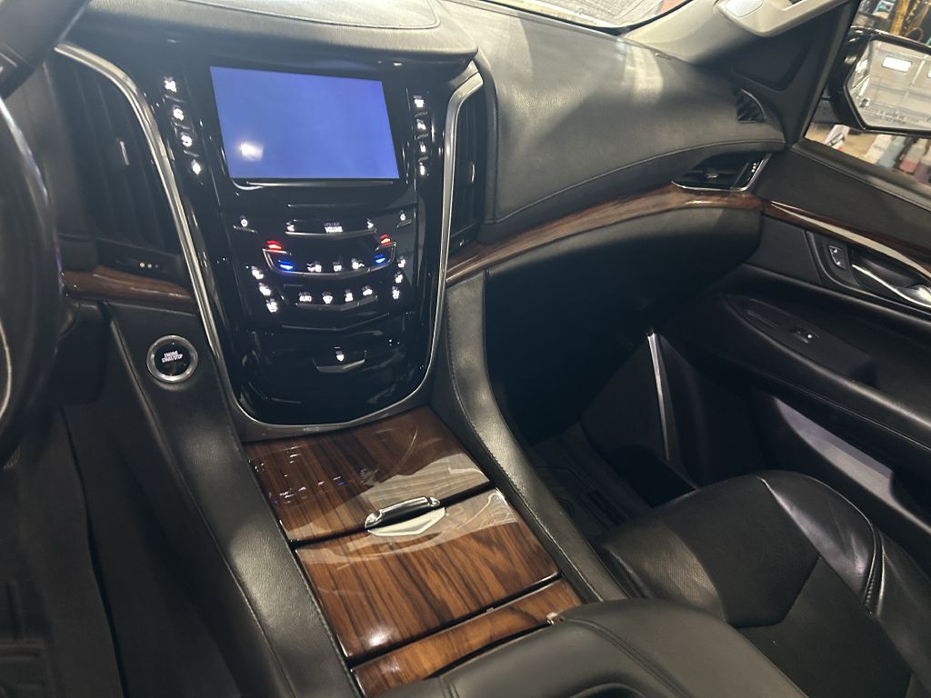 2015 Cadillac Escalade Image 14