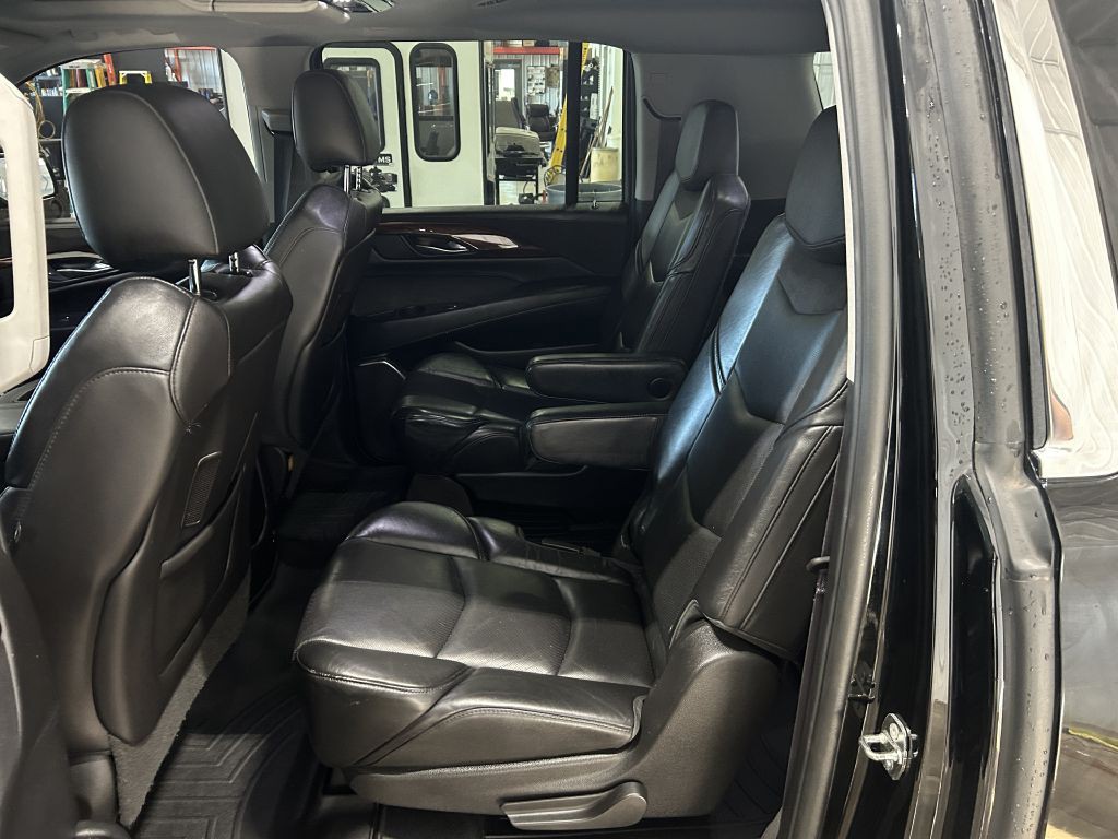 2015 Cadillac Escalade Image 18