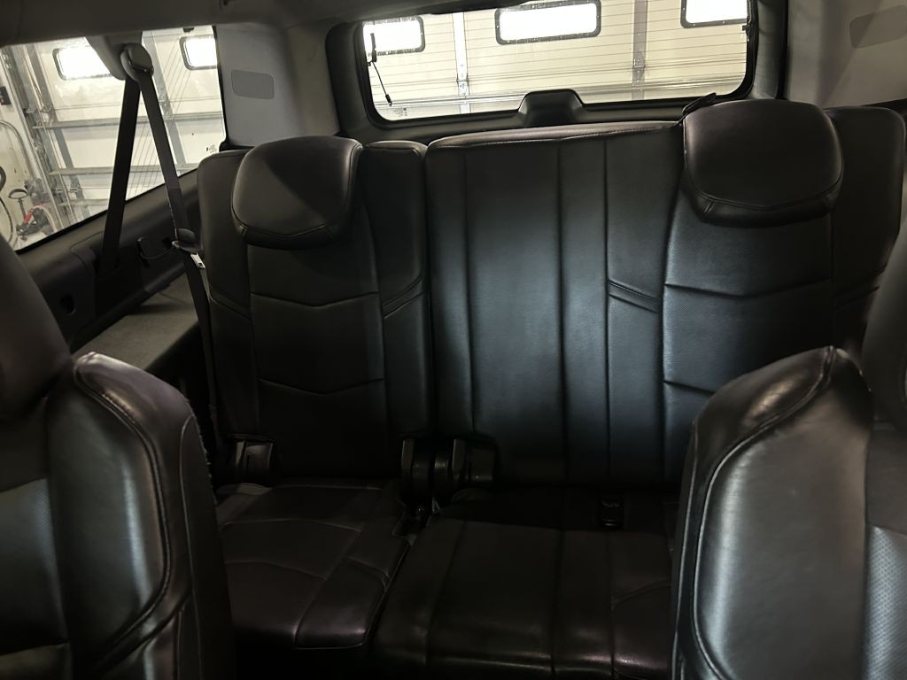 2015 Cadillac Escalade Image 21