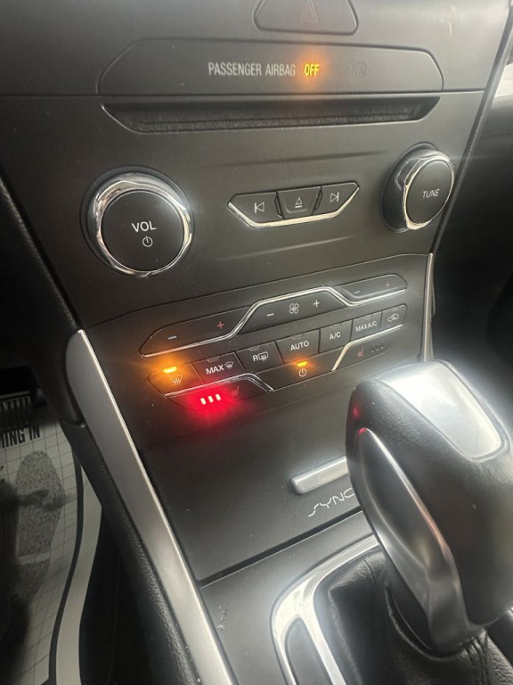 2016 Ford Edge Image 8