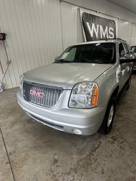 2011 GMC Yukon Image 2