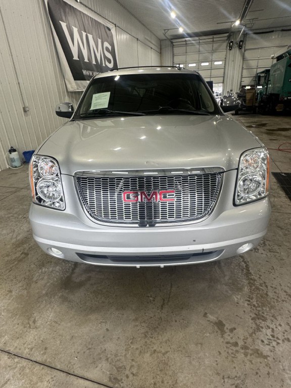 2011 GMC Yukon Image 3