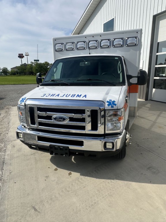 2014 Ford Econoline Image 2