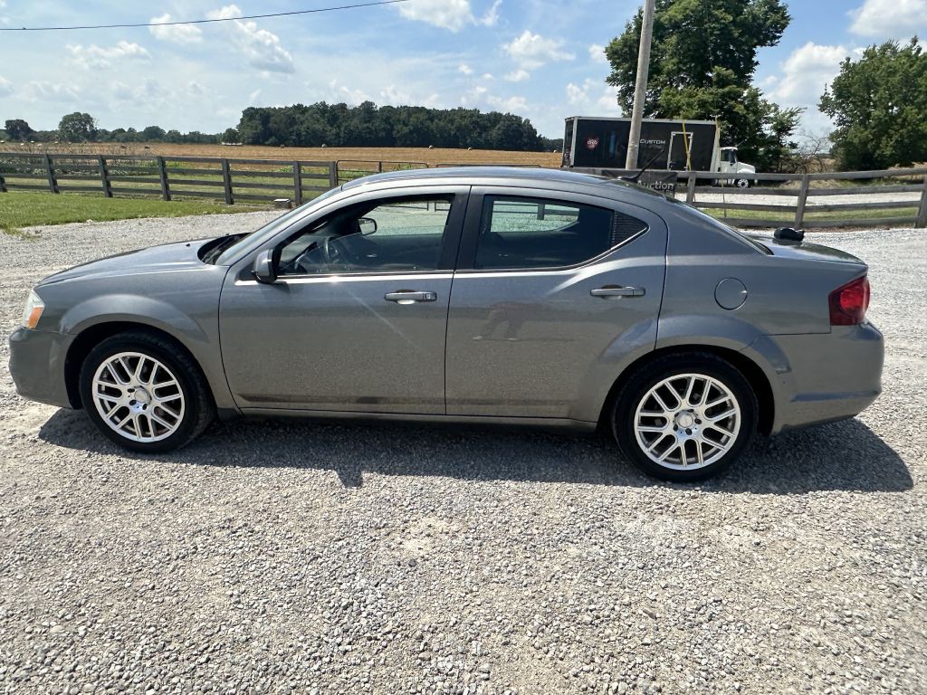 2013 Dodge Avenger Image 1