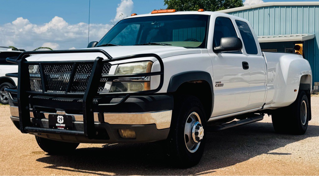 2003 Chevrolet Silverado 1500 Image 2