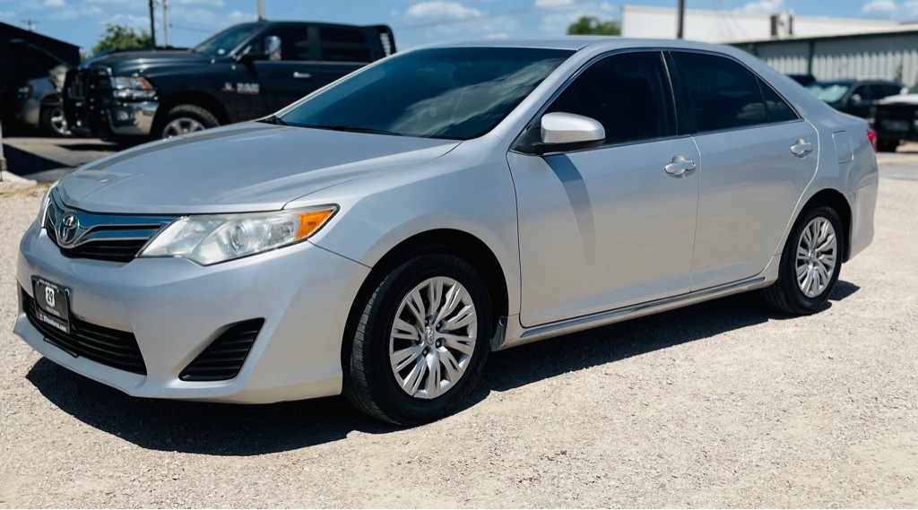 2014 Toyota Camry Image 1