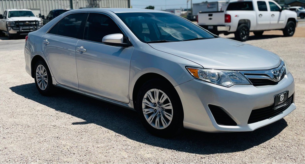 2014 Toyota Camry Image 2