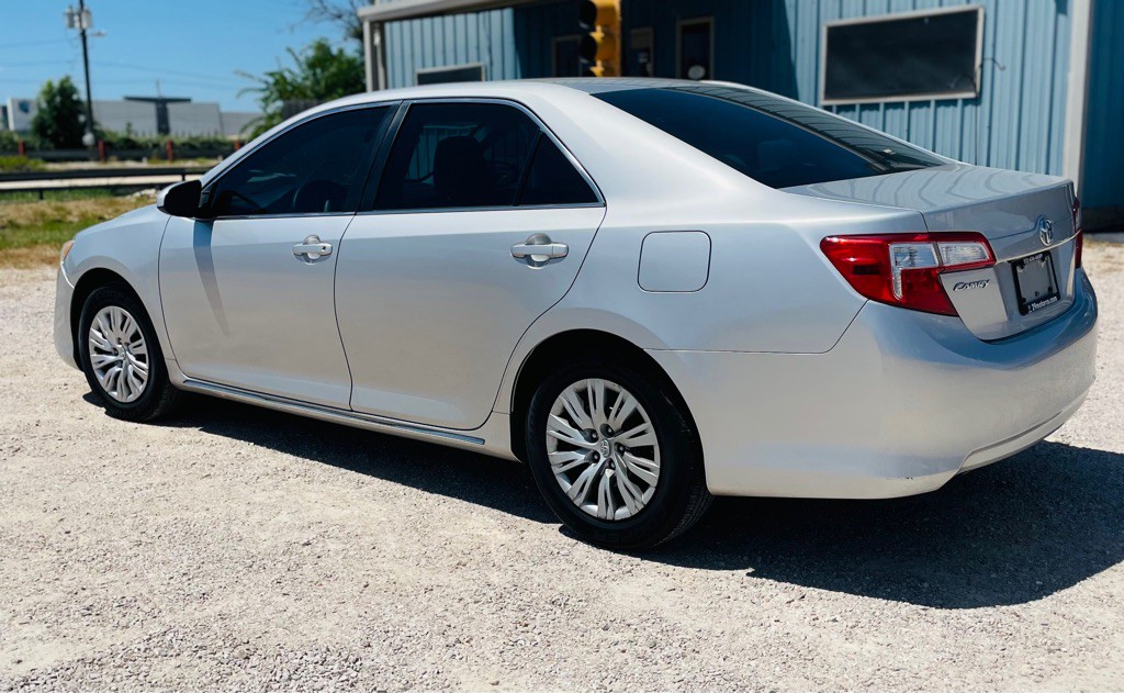2014 Toyota Camry Image 3