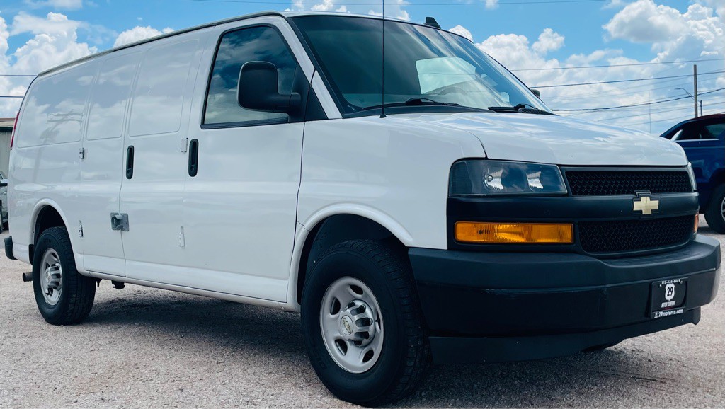 2018 Chevrolet Express Image 2