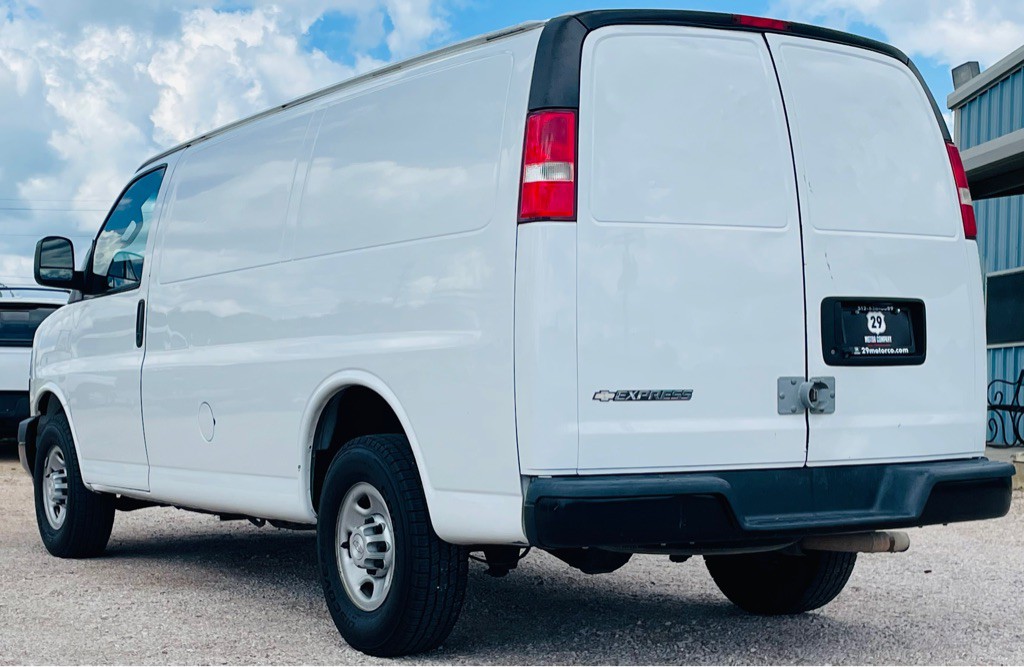 2018 Chevrolet Express Image 4