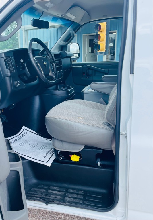 2018 Chevrolet Express Image 9