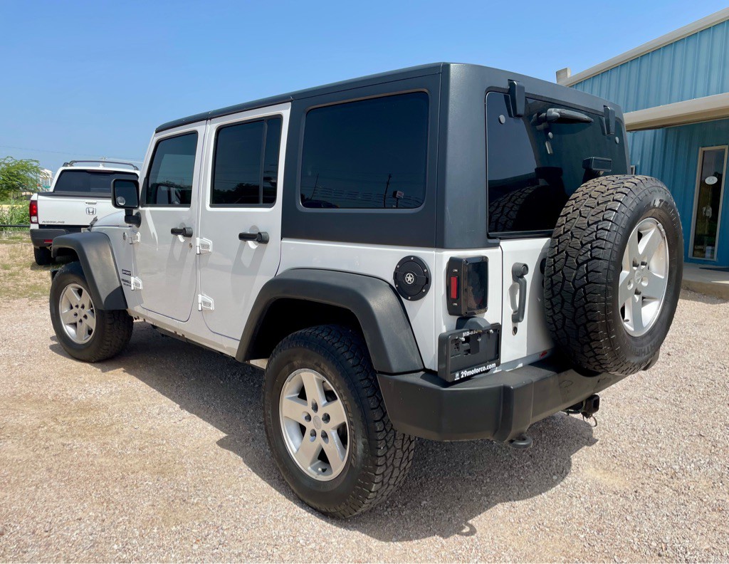 2012 Jeep Wrangler Unlimited Image 2