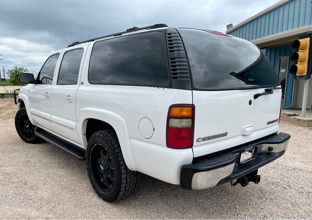 2002 Chevrolet Suburban Image 2