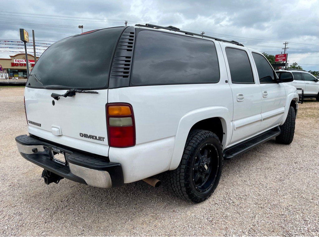 2002 Chevrolet Suburban Image 3