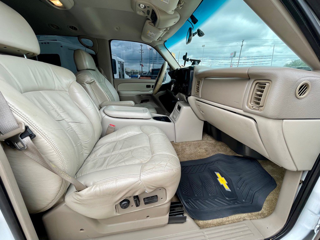 2002 Chevrolet Suburban Image 7