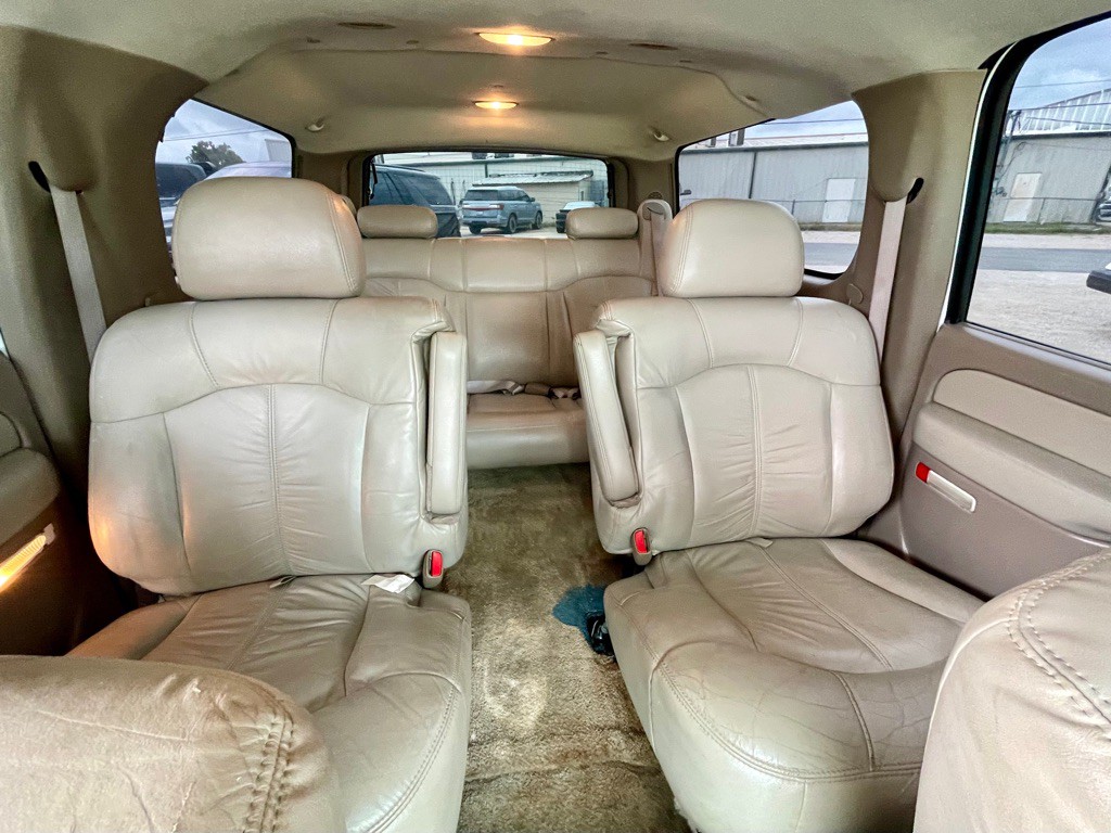 2002 Chevrolet Suburban Image 8