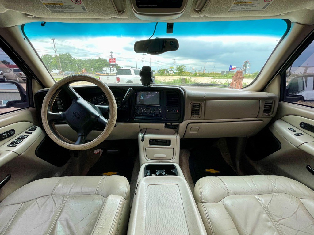 2002 Chevrolet Suburban Image 9
