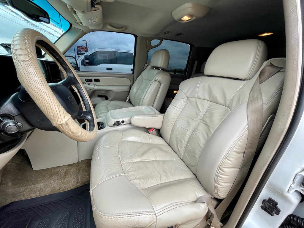 2002 Chevrolet Suburban Image 10