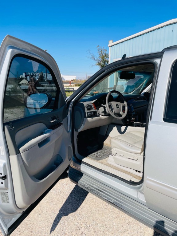 2014 Chevrolet Suburban Image 5