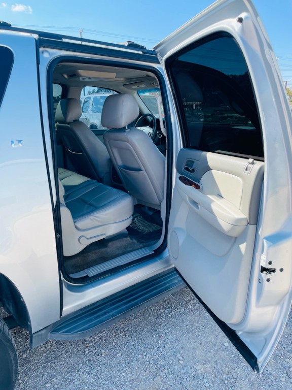 2014 Chevrolet Suburban Image 8