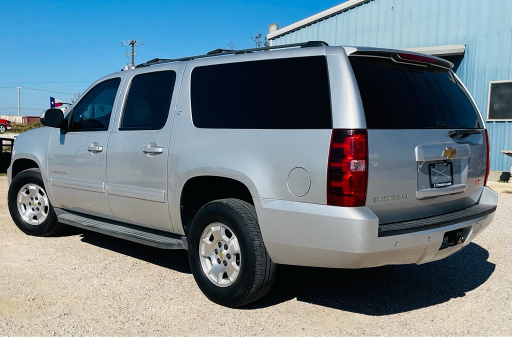 2014 Chevrolet Suburban Image 2