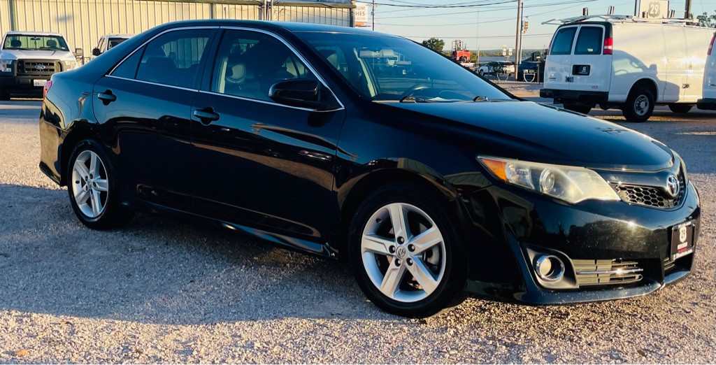 2014 Toyota Camry Image 2