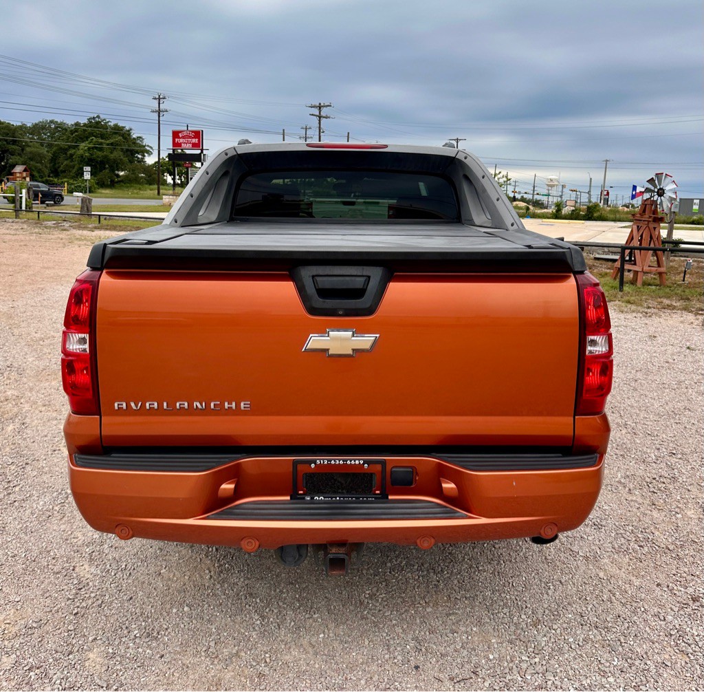 2008 Chevrolet Avalanche Image 3