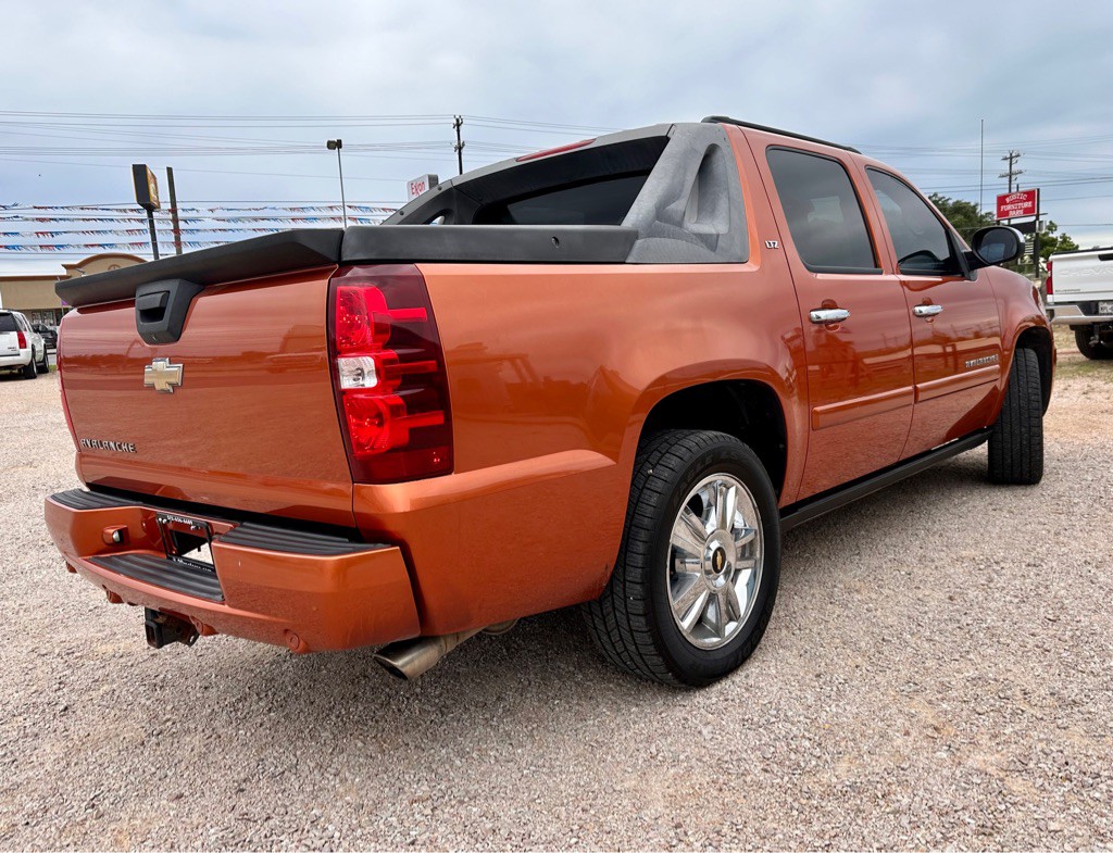 2008 Chevrolet Avalanche Image 4